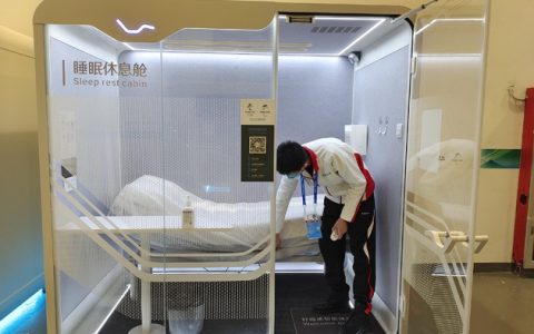 20个睡眠休息舱亮相北京冬奥主媒体中心：如同穿越到另一个宇宙