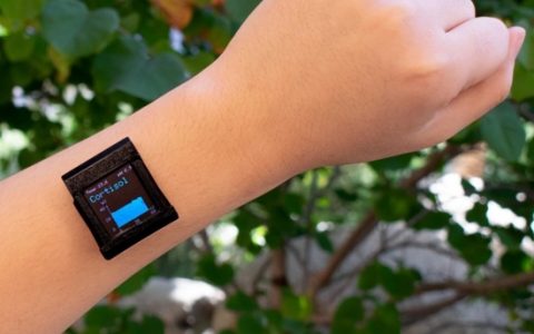 研究人员开发智能手表原型 可通过分析汗液来警告压力增大
